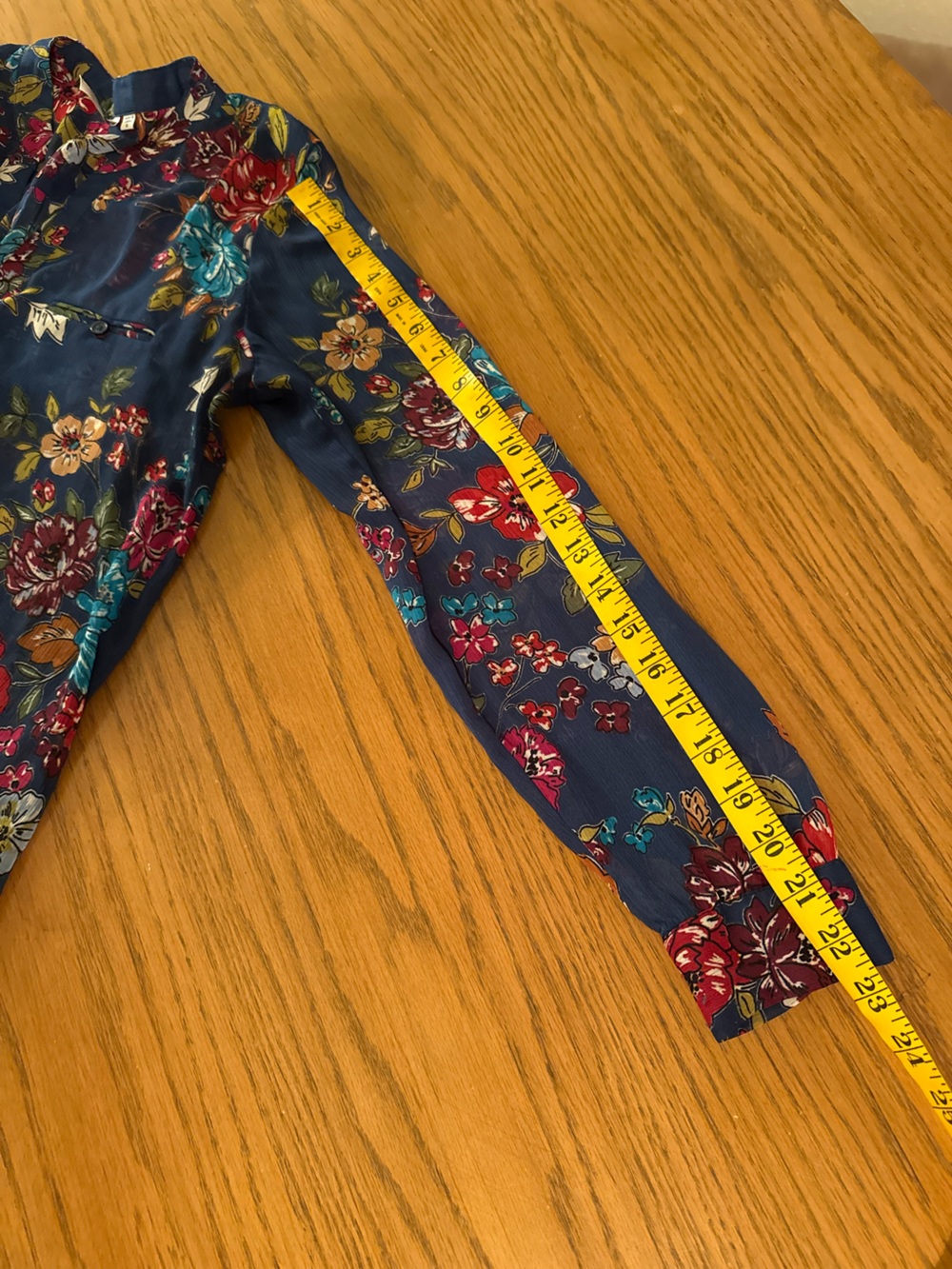 Kut from the Kloth Navy Floral Sheer Button-Front Blouse S - Picture 9 of 9
